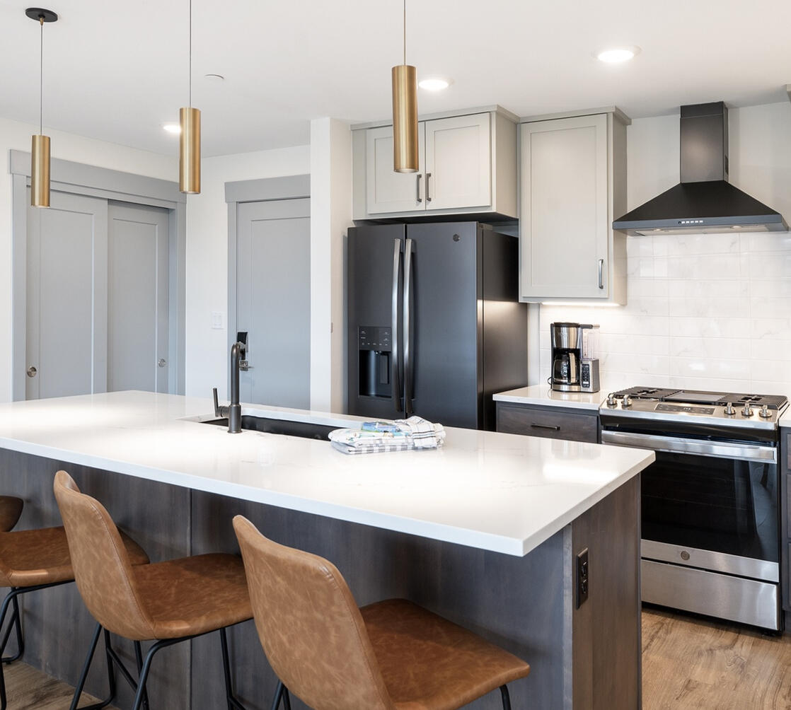 Kitchen Counter & Stove